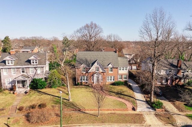 view of front facade featuring a front yard