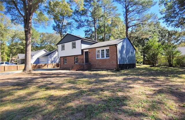 view of front of house with a front lawn