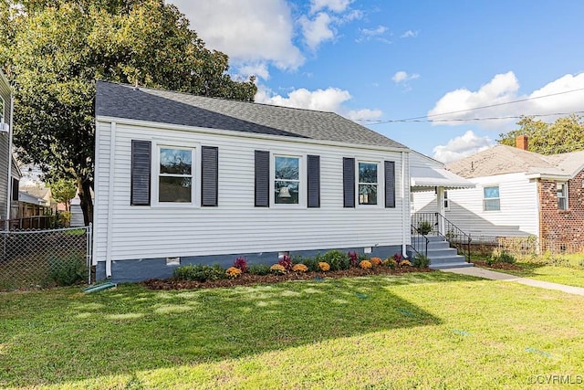 view of front of house featuring a front lawn