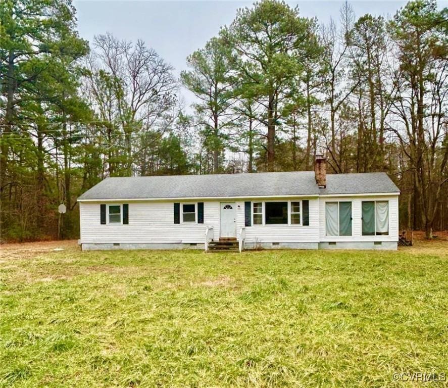 view of front of home with a front lawn