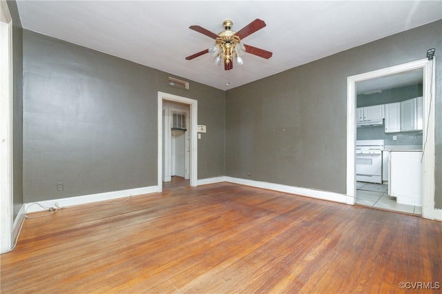 unfurnished room with light hardwood / wood-style flooring and ceiling fan