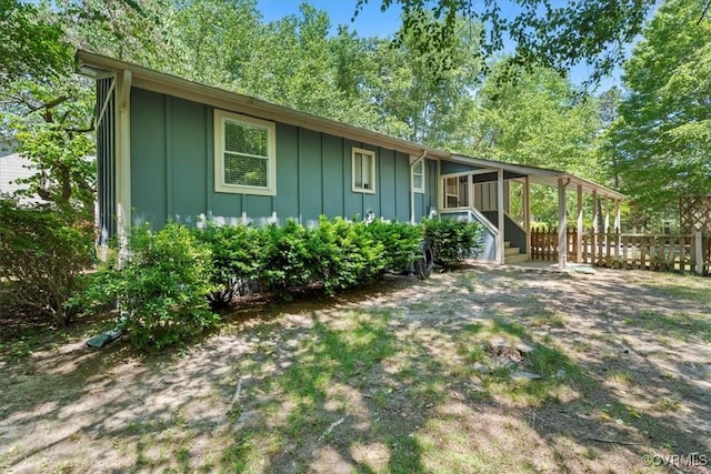 803 Lake Caroline Dr, Abingdon, VA 22546 - view of front of home featuring board and batten siding and a sunroom