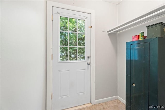 803 Lake Caroline Dr, Abingdon, VA 22546 - entryway with baseboards