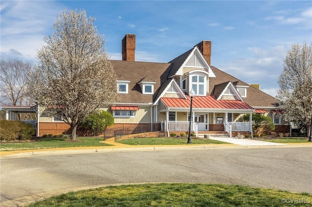 view of front of house featuring covered porch