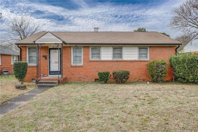 view of front of house with a front lawn