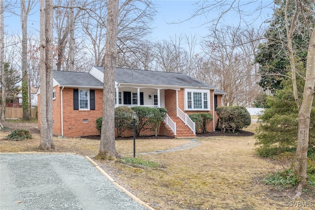 view of front of house with a front lawn and covered porch