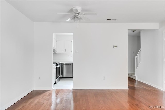 unfurnished room with light hardwood / wood-style floors and ceiling fan