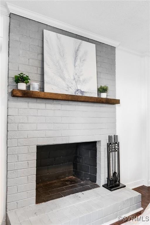 room details featuring ornamental molding, a fireplace, baseboards, and wood finished floors