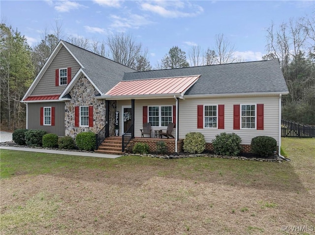 view of front facade featuring a front lawn