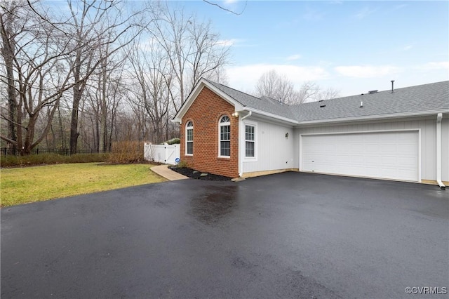 view of front of house featuring a garage and a front yard