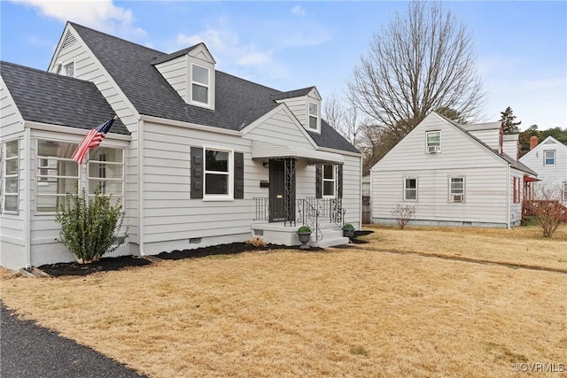 cape cod-style house featuring a front lawn