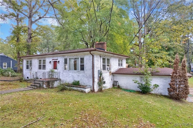 view of front of property with a front yard