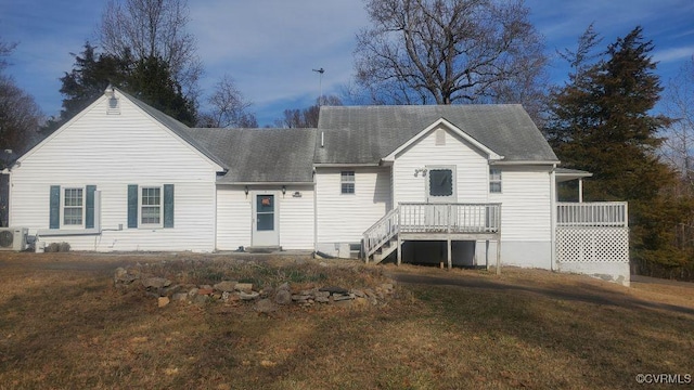 view of front of home featuring a front lawn and ac unit