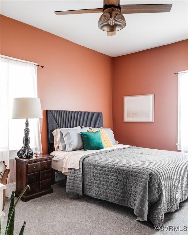 bedroom featuring ceiling fan and carpet