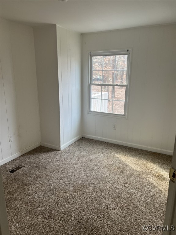 unfurnished room featuring carpet