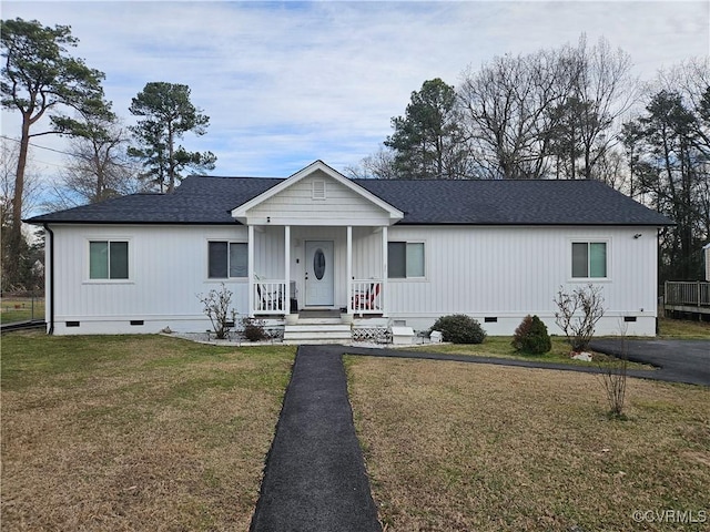 view of front facade featuring a porch and a front yard