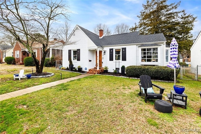 ranch-style house featuring a front yard