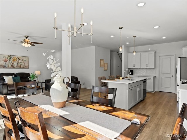 dining space featuring a ceiling fan, light wood-type flooring, and recessed lighting