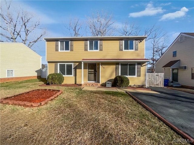 view of front of property with a front yard