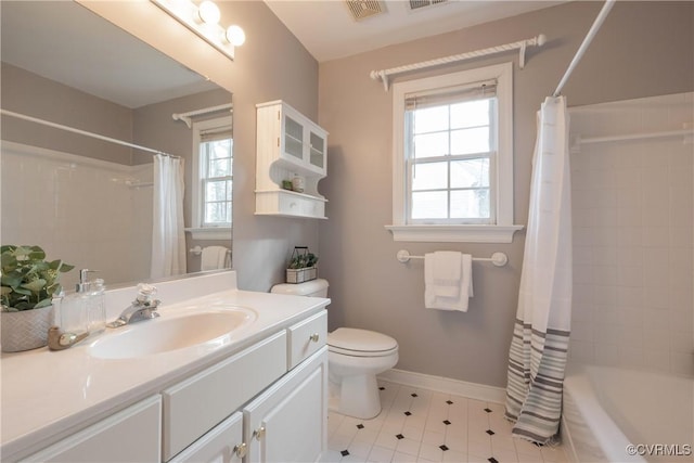 bathroom with toilet, shower / tub combo, visible vents, vanity, and baseboards