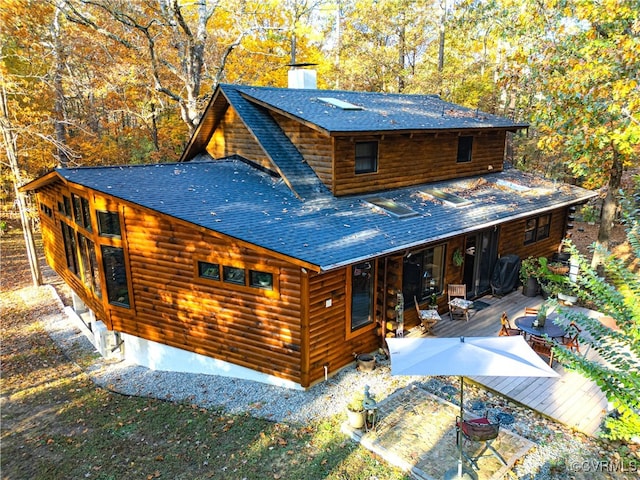 view of front facade featuring a deck