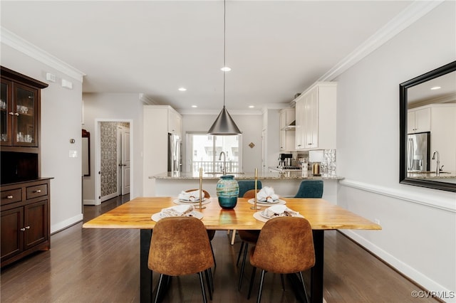 dining room with dark wood-style floors, recessed lighting, baseboards, and crown molding