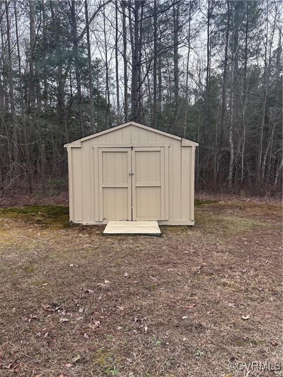 view of outbuilding