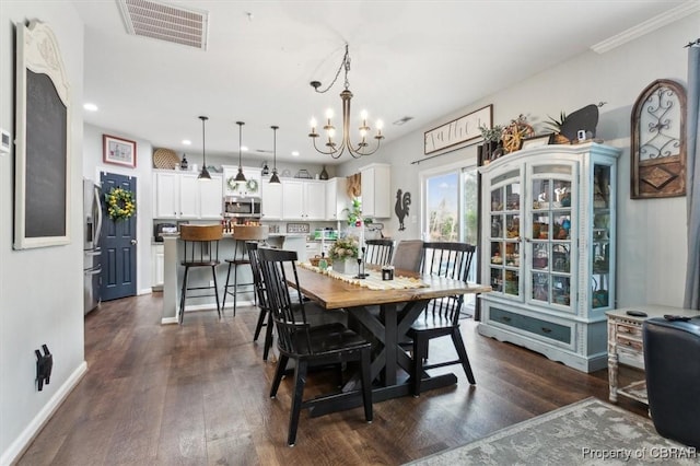 dining space featuring dark wood finished floors, recessed lighting, visible vents, an inviting chandelier, and baseboards