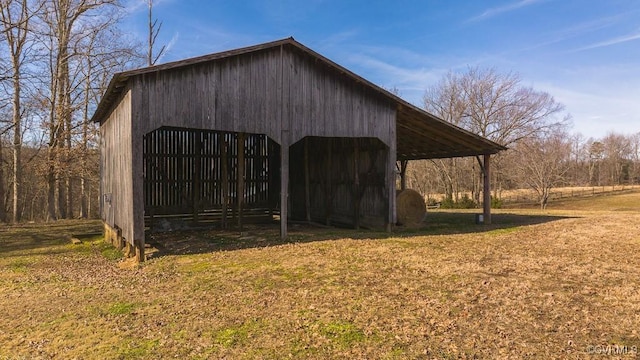 view of outdoor structure featuring a yard