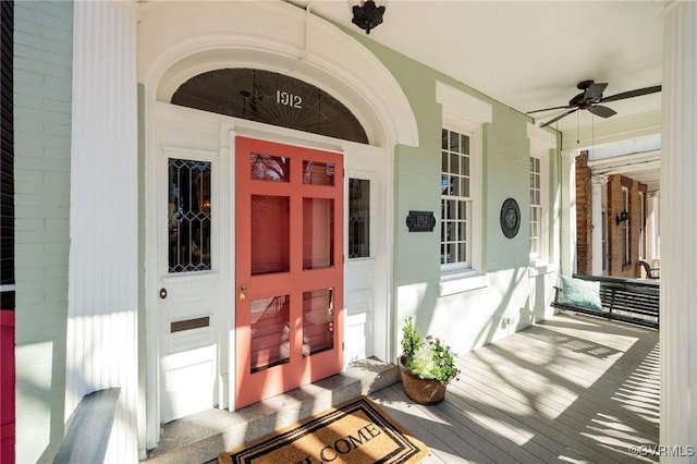 doorway to property with ceiling fan