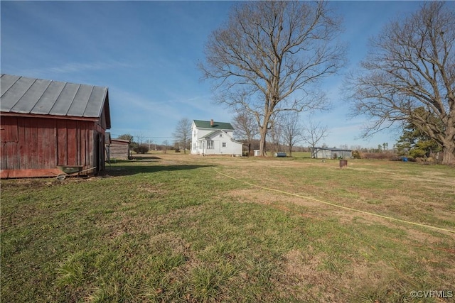 view of yard with an outdoor structure