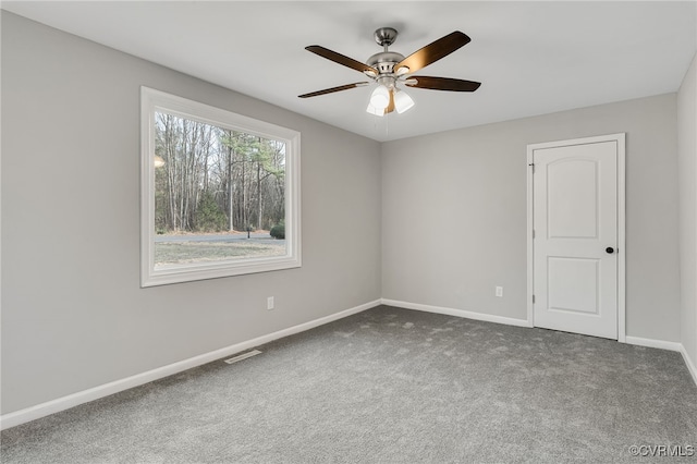 unfurnished room featuring ceiling fan and carpet