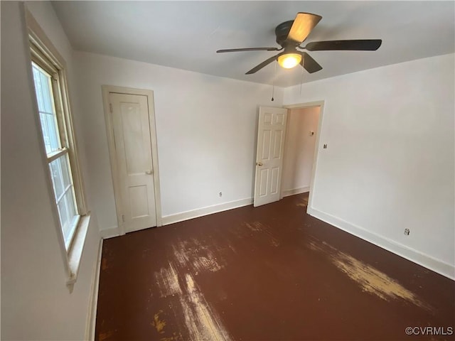 spare room featuring dark wood-type flooring and ceiling fan