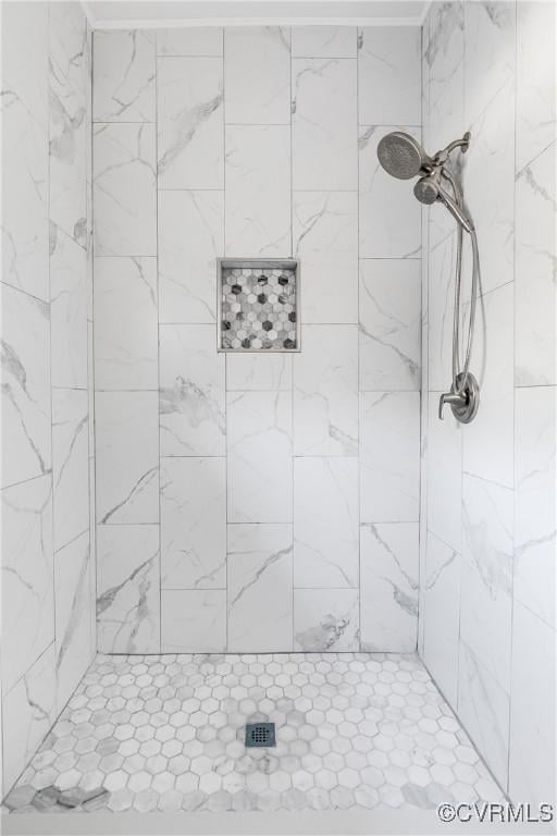 bathroom featuring tiled shower