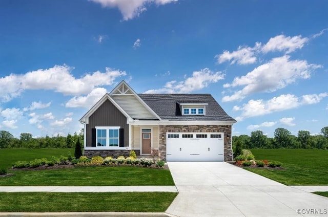 craftsman house featuring a front lawn