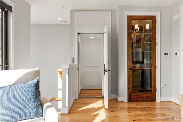 bedroom with light wood finished floors, baseboards, visible vents, and recessed lighting