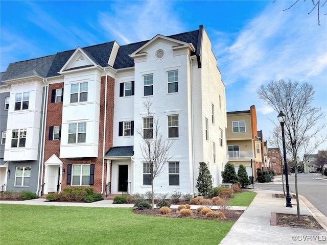 view of front of home with a front yard