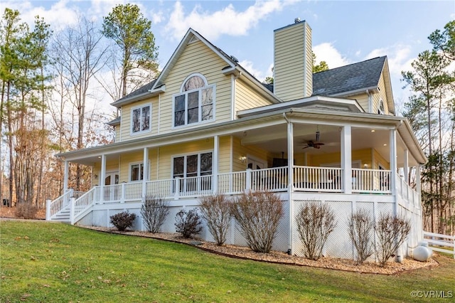 view of front of property featuring covered porch, ceiling fan, and a front yard