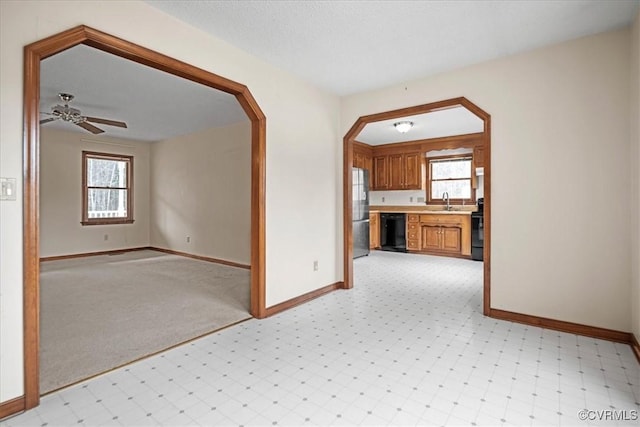 spare room with sink, a textured ceiling, and ceiling fan