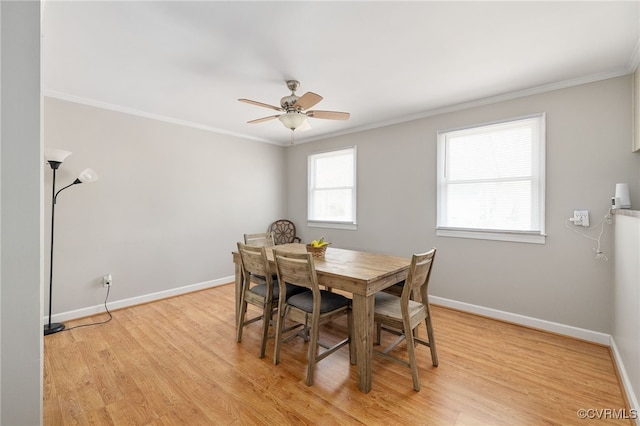 dining area featuring ceiling fan, crown molding, and light hardwood / wood-style floors