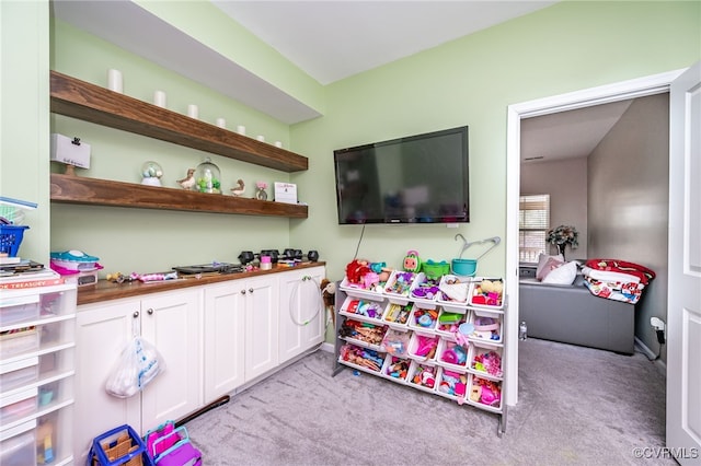 playroom with carpet flooring