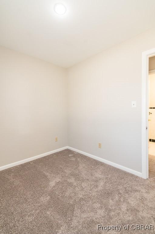 unfurnished room featuring carpet