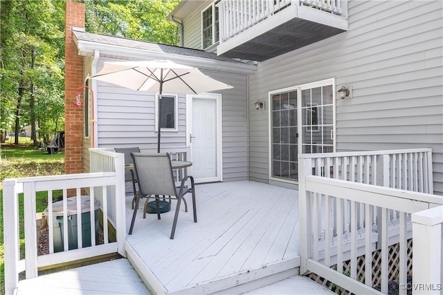 deck with outdoor dining space