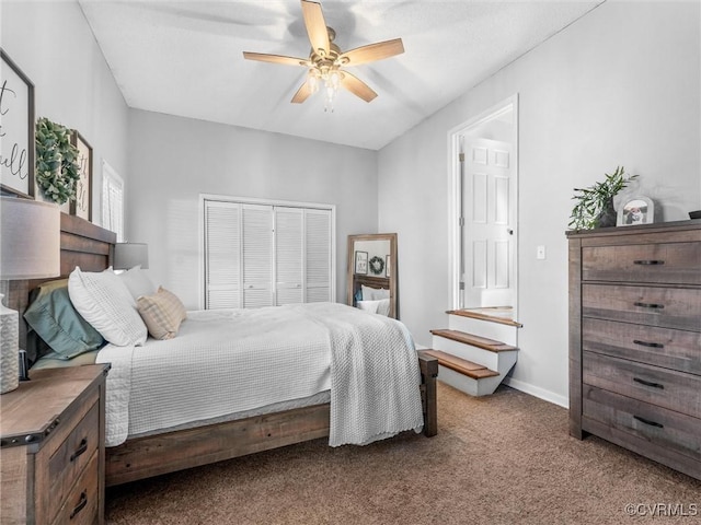 carpeted bedroom featuring a ceiling fan, a closet, and baseboards