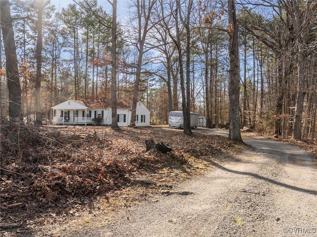 view of front of property with driveway