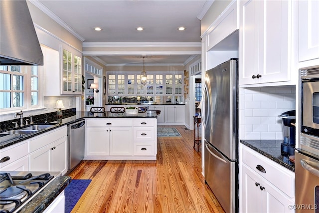 kitchen featuring stainless steel appliances, light wood-type flooring, white cabinets, and crown molding