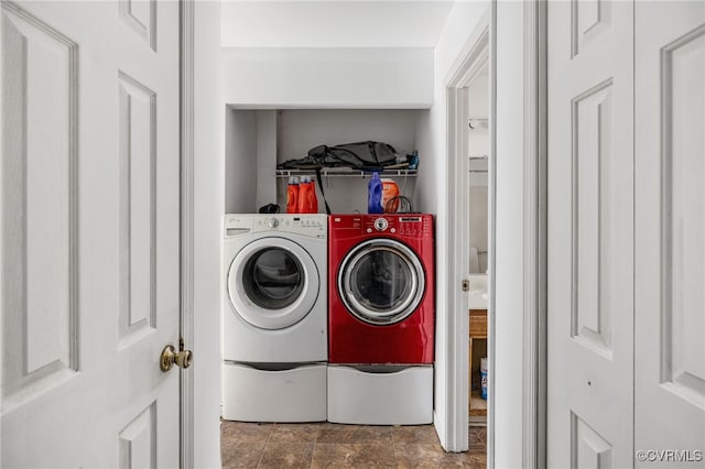 laundry area with laundry area and washing machine and clothes dryer