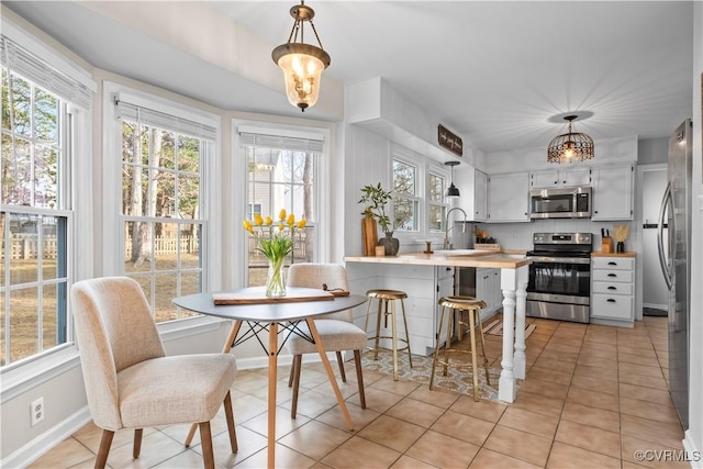 dining room with light tile patterned floors and baseboards