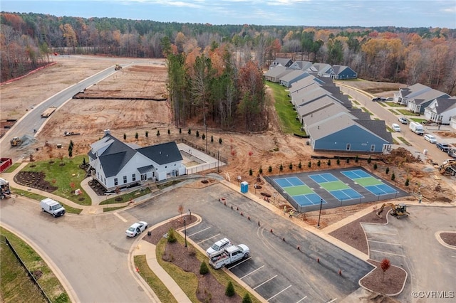 birds eye view of property featuring a forest view