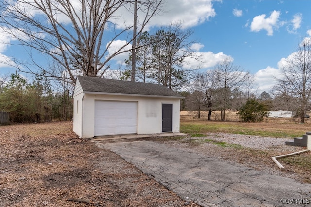 detached garage featuring aphalt driveway